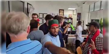 Read more about - New York Bangladesh Consulate । বাংলাদেশের প্রভাব মার্কিনে! নিউ ইয়র্কে বাংলাদেশের কনসুলেটে ঢুকে বঙ্গবন্ধুর ছবি ছিঁড়ে দিলো প্রতিবাদীরা