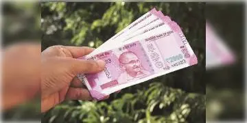 Read more about - দেশে জালিয়াতি রুখতে কেন্দ্রীয় সরকারের নির্দেশে বন্ধ হচ্ছে  ২০০০ টাকার নোট ছাপা