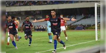 Read more about - Durand Cup | ডার্বি জয়ের পরেই হোঁচট,  ২-১ গোলে ছিটকে গেলো ইস্টবেঙ্গল! প্রথমবার ডুরান্ড খেলতে নেমেই ফাইনালে ডায়মন্ড হারবার!