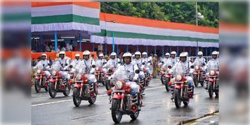Read more about - Kolkata Police | মোতায়েন ১৫০০ পুলিশ, তবে রেড রোডে দাঁড়িয়ে এটা করতে পারবে না পুলিশ! স্বাধীনতা দিবসের আগেই কড়া নির্দেশ!