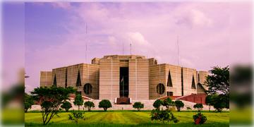Read more about - Bangladesh | বাংলাদেশের সংসদ ভবনের সামনে ছিনতাই! রিকশা থেকে পড়ে মৃত শিক্ষিকা!