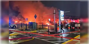 Read more about - Philadelphia Plane Crash | ফিলাডেলফিয়া বিমান দুর্ঘটনায় মৃত্যু অসুস্থ শিশুসহ ছয় আরোহীর