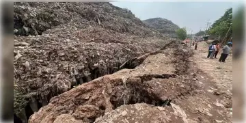 Read more about - Belgachia Dumping Ground | ছাপিয়ে গিয়েছে ধারণ ক্ষমতা, ফুলে উঠছে মাটি! বেলগাছিয়ার ভাগাড় ডেকে আনতে পারে বড় বিপদ! আশঙ্কা বিজ্ঞানীদের!