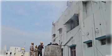Read more about - CID-seized building fire | মুর্শিদাবাদে CID-র সিজ করা বিল্ডিংয়ে আগুন! পুড়ছে গরু পাচার কাণ্ডের নথি?