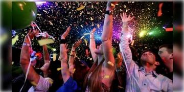 Read more about - New Year 2025 | ২০২৪ সাল পেরিয়ে ২০২৫ এ পা! নিউ ইয়ার পার্টি করেও কীভাবে সুস্থ্য থাকবেন? জানুন চিকিৎসকের থেকে