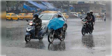 Read more about - Weather Update | খেল দেখাবে নিম্নচাপ, রাজ্যজুড়ে ভারী বৃষ্টির সম্ভাবনা! তবে বুধবার থেকে দাপট কমবে বৃষ্টির!