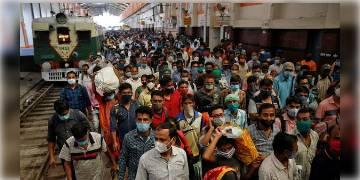 Read more about - লোকাল ট্রেন চালানোর দাবিতে সোনারপুরে রেল অবরোধ করে সোচ্চার নিত্যযাত্রীরা