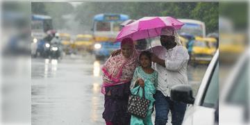 Read more about - Weather Update | নাগাড়ে বৃষ্টির আশঙ্কা বঙ্গে, একনজরে মহানগরীর আজকের আবহাওয়া আপডেট