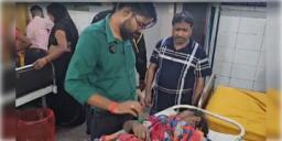 Read more about - Hathras । উত্তরপ্রদেশে এক ধর্মীয় অনুষ্ঠানে পদদলিত হয়ে মৃত অন্তত ২৭! আহত প্রায় ১০০! মহিলা ও শিশুরাই বেশি দুর্ঘটনার শিকার বলে আশঙ্কা! দেখুন ভিডিও!