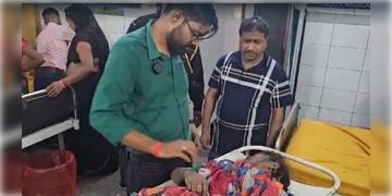 Read more about - Hathras । উত্তরপ্রদেশে এক ধর্মীয় অনুষ্ঠানে পদদলিত হয়ে মৃত অন্তত ২৭! আহত প্রায় ১০০! মহিলা ও শিশুরাই বেশি দুর্ঘটনার শিকার বলে আশঙ্কা! দেখুন ভিডিও!