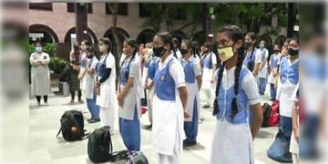 Read more about - School dress | ‘বিশ্ববাংলা’র লোগো দেওয়া স্কুলড্রেস আর নয়, বদলাচ্ছে রংও? কী কী নির্দেশ স্কুল শিক্ষামন্ত্রীর?