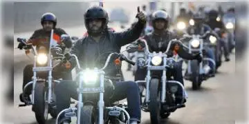 Read more about - বিআইএস-এর অনুমোদিত হেলমেট দেশের টু-হুইলার চালকদের জন্য বাধ্যতামূলক করা হল।  