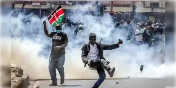 Read more about - Kenya । সরকারবিরোধী আন্দোলনে জ্বলছে কেনিয়া! নিহত ৩৯ জন, আহতের সংখ্যা ৩০০-রও বেশি!