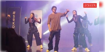 Read more about - SRK Birthday | মন্নতের ছাদে নয়, প্রথা ভেঙে ভক্তদের সঙ্গে একান্তে জন্মদিন পালন করলেন 'কিং' খান