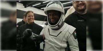 Read more about - Axiom 4 Mission | পৃথিবীতে ফিরলেন শুভাংশু ও তাঁর সঙ্গীরা! এক গাল হাসি নিয়ে বেরিয়ে এলেন ভারতীয় মহাকাশচারী!