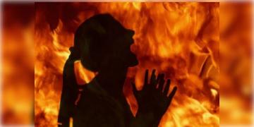 Read more about - দিল্লিতে গর্ভবতীকে পুড়িয়ে খুনের চেষ্টা!রিপোর্ট তলব করেছে মহিলা কমিশনের