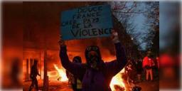 Read more about - রণক্ষেত্রের চেহারা নিল রাজধানী ফ্রান্স, চাপের মুখে প্রেসিডেন্ট ইমানুয়েল মাকরঁর।  