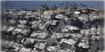 Read more about - Hawaii Wildfire | গাড়ি চেপে পালানোর চেষ্টাও ব্যর্থ! হাওয়াইয়ে দাবানলে পুড়ে মৃত ৫৩! ছাই দ্বীপের অধিকাংশ!