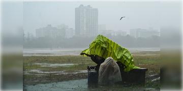Read more about - Weather Update | সক্রিয় হচ্ছে প্রাক বর্ষার পরিস্থিতি, রাজ্যের একাধিক জেলায় বজ্রবিদ্যুৎ-সহ বৃষ্টির সম্ভাবনা!