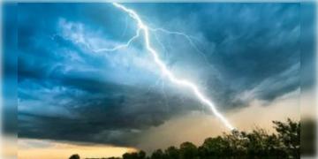 Read more about - Weather Update | বৃহস্পতিবার থেকে রাজ্যে শুরু হবে বজ্রবিদ্যুৎ-সহ ঝড়বৃষ্টি, তবে বুধবার পর্যন্ত থাকবে গরম ও অস্বস্তিকর আবহাওয়া!