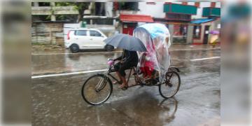 Read more about - চৈত্রের প্রচন্ড গরম থেকে স্বস্তি দেবে কালবৈশাখী, বাংলার কোথায় কোথায় রয়েছে বৃষ্টির সম্ভাবনা জানেন