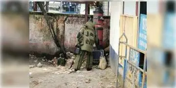 Read more about - বোমাতঙ্ক শিলিগুড়ির বাস টার্মিনাসে, ঘটনাস্থলে হাজির CID-এর বম্ব স্কোয়াড