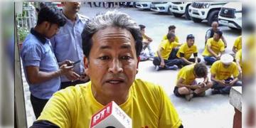 Read more about - Sonam Wangchuk | দিল্লীতে আটক সোনাম ওয়াংচুক সহ ২৪ জন আন্দোলনকারী! আন্দোলন করার সময় আটক করে পুলিশ