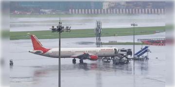 Read more about - Mumbai Airport | ৬ ঘন্টার জন্য বন্ধ থাকবে বিমান ওঠানামা, এই সময়ের মধ্যে নেই তো আপনার ফ্লাইট?