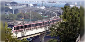 Read more about - Siliguri Monorail | শিলিগুড়িতে চলবে মনোরেল? পরিবহণ ব্যবস্থা উন্নত করতে একাধিক প্রস্তাব দেওয়া হলো রেলমন্ত্রীকে