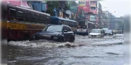 Read more about - Heavy Rainfall | এখনই বৃষ্টি পিছু ছাড়ছে না বঙ্গবাসীর, কলকাতা-সহ ৭ জেলায় ভারী বৃষ্টির হলুদ সতর্কতা জারি!