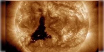 Read more about - Coronal Hole | সূর্যের গায়ে দৈত্যাকার গর্ত! এই 'করোনাল হোলে'ই ঢুকে যাবে ৬০টি পৃথিবী! সূর্যের গর্ত নিয়ে দুশ্চিন্তায় মহাকাশ বিজ্ঞানীরা!