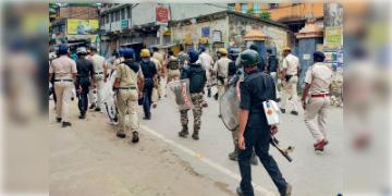 Read more about - Panchayat Election 2023 | কেন্দ্রীয় বাহিনী মোতায়েন নিয়ে কলকাতা হাইকোর্টের রায়ে হস্তক্ষেপ করলো না সুপ্রিম কোর্ট!