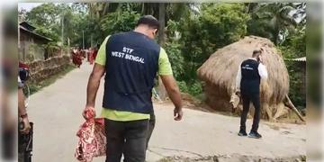 Read more about - Sandeshkhali STF Raid | সন্দেশখালিতে STF হানা, তৃণমূল নেতা ঘনিষ্ঠের পুকুর থেকে উদ্ধার বিপুল আগ্নেয়াস্ত্র