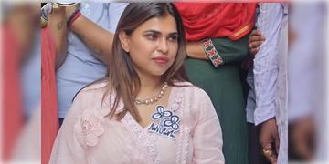 Read more about - Shreya Pandey | ইডির দপ্তরে জেরা শ্রেয়া পাণ্ডেকে, জমি দখল এবং অবৈধ নির্মাণের মামলায় চলছে  জিজ্ঞাসাবাদ!