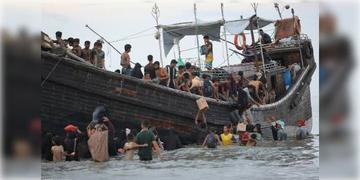Read more about - Rohingya | বঙ্গোপসাগরে ৫০০ রোহিঙ্গা নিয়ে ডুবে গেলো ২টি নৌকা! সকলেরই মৃত্যুর আশঙ্কা!