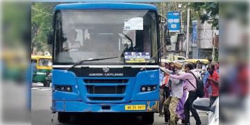 Read more about - CNG Bus | ১২৫ কোটি ব্যয়! যাত্রী সুবিধার্থে ২০০ AC সিএনজি বাস কিনছে রাজ্য