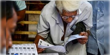 Read more about - WB SIR Districtwise Details | বাতিল অর্ধেকের বেশি যোগ্য ভোটার, কোন জেলায় বাদ কত? মাঝরাতে হিসেব দিল কমিশন