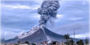 Read more about - ইন্দোনেশিয়ায় মহাপ্রলয়ের ইঙ্গিত! ভয়াবহ অগ্নুৎপাতের কারণে কয়েক হাজার মানুষ ঘরছাড়া।  