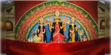 Read more about - ঢাকে পড়লো কাঠি, স্থানীয় শিল্পীদের হাতের জাদুতেই মেক্সিকোর ‘ম্যাডক্স স্কোয়ারে' দেবীদুর্গার আগমন