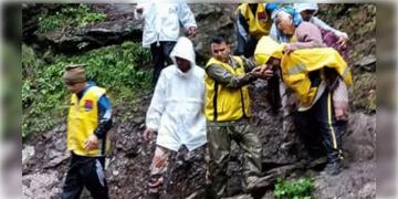 Read more about - Uttarakhand Flash Flood | হঠাৎ হড়পা বান, উত্তরকাশীতে ভেসে গেল সেনা ছাউনি, নিখোঁজ ৯ জওয়ান