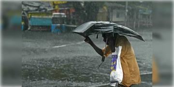 Read more about - Weather Update | 'মান্থা’র প্রভাবে সাতসকালেই একপশলা বৃষ্টি মহানগরে, একনজরে আজকের আবহাওয়া আপডেট