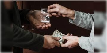 Read more about - কলকাতার বুক থেকে গ্রেফতার ২৫ কোটি টাকার এক মাদক পাচারকারী