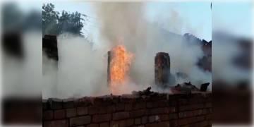 Read more about - ডোমজুড়ে অগ্নিকান্ড! ভাসকুর বেলতলা এলাকায় আগুনে ভস্মিভূত প্রচুর দাহ্য বস্তুসহ ৬টি কারখানা।   