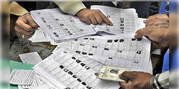 Read more about - TMC | 'ভুতুড়ে ভোটার' বাছতে হিমশিম খাচ্ছে শাসক দল, ভুত তাড়াতে তৈরী তৃণমূলের 'পঞ্চবাণ'!