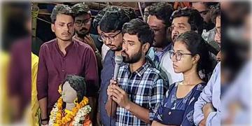 Read more about - Junior Doctor Protest | 'তিলোত্তমা'র বাবা মায়ের অনুরোধে জুনিয়র ডাক্তারদের 'আমরণ অনশন' কর্মসূচি প্রত্যাহার