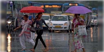 Read more about - বজ্রবিদ্যুৎ-সহ বৃষ্টির সম্ভাবনা রয়েছে মহানগরী কলকাতায়, সকালের দিকে বৃদ্ধি পেল তাপমাত্রা