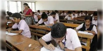 Read more about - পিছিয়ে গেল মাধ্যমিক ও উচ্চ মাধ্যমিক, ২০২১-এর জুনে হবে দুই পরীক্ষা, সায় রাজ্য সরকারের 