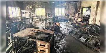 Read more about - আগুনে ভস্মীভূত হয়ে গেল যাদবপুর বিশ্ববিদ্যালয়ের ল্যাব