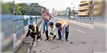 Read more about - Sealdah Flyover । বিদ্যাপতি সেতুর ৭২টি পিলারের ৪০টি পিলারই রয়েছে বাজারের মধ্যে! শীঘ্রই  হবে শিয়ালদা ফ্লাইওভারের স্বাস্থ্য পরীক্ষা!