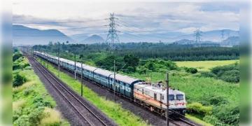 Read more about - উত্তরবঙ্গগামী একাধিক ট্রেন বাতিল, বাস-গাড়ি-বিমানের আকাশছোঁয়া ভাড়ায় যাত্রীদের নাজেহাল অবস্থা